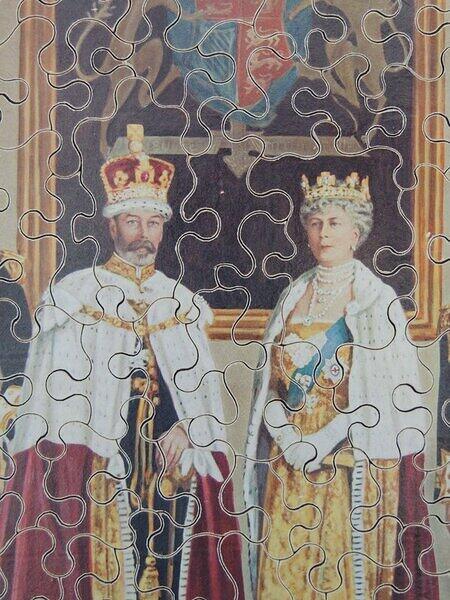 The Royal Family-pink box (Detail 2).JPG