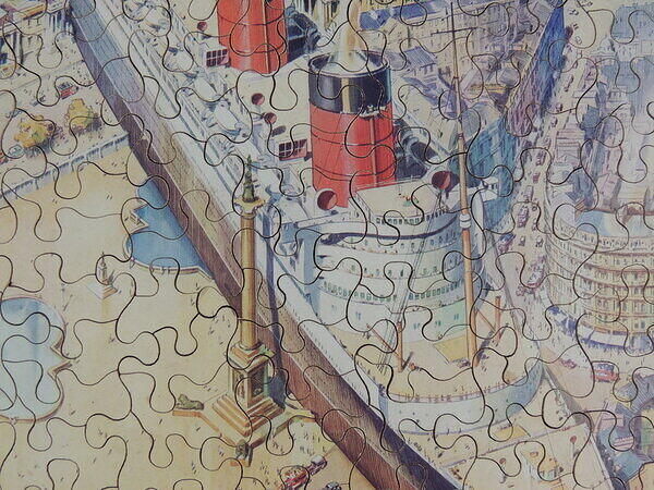 Queen Mary in Trafalgar Square (Detail 1).JPG