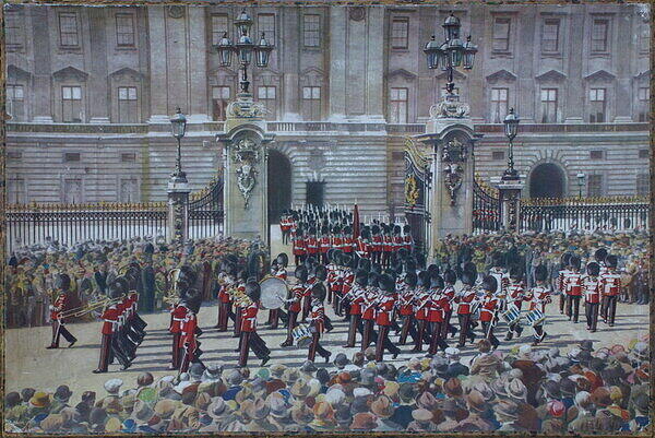CHANGING THE GUARD AT BUCKINGHAM PALACE 002.jpg