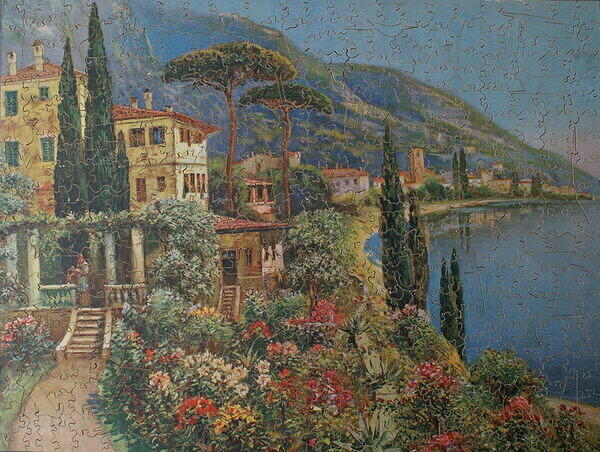 A BEAUTIFUL VILLA BY THE LAKE 001 004.jpg